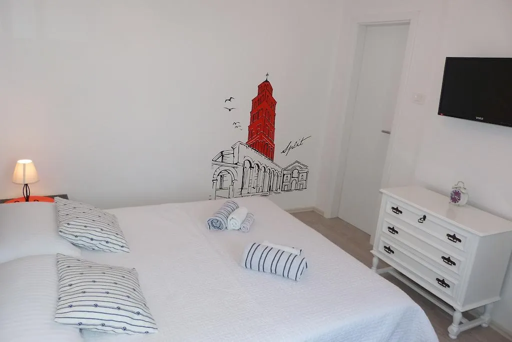 Guest House Leta With Parking Split 3*,  Chorvatsko