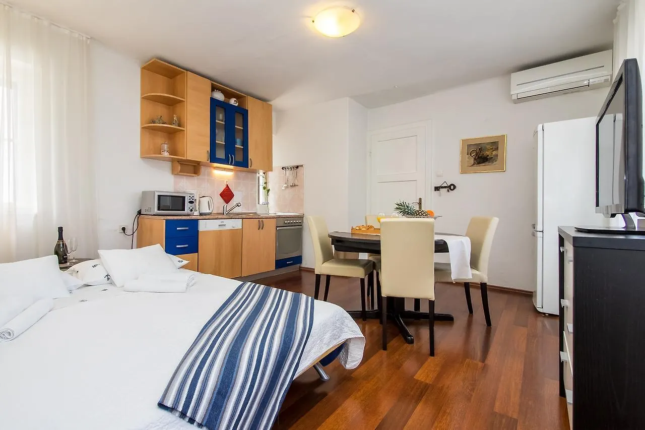 Guest House Leta With Parking Split